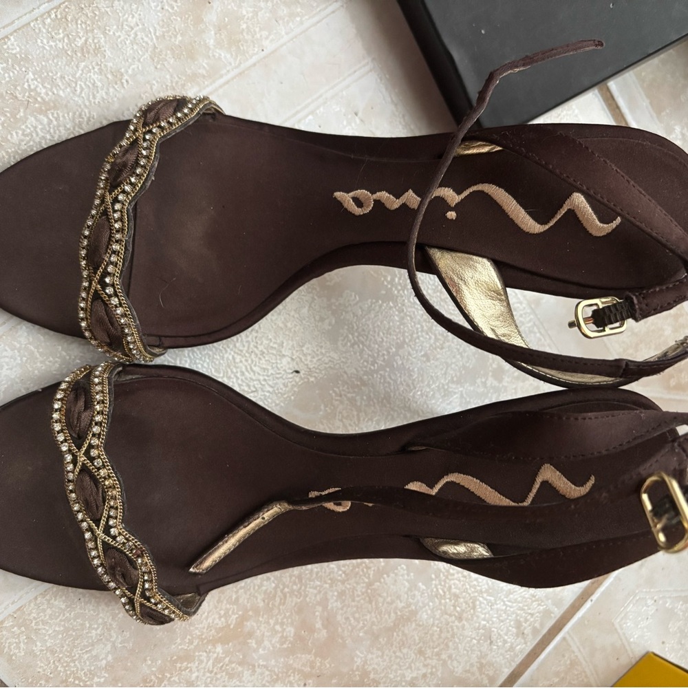 Elegant Brown heels with Gold Accents